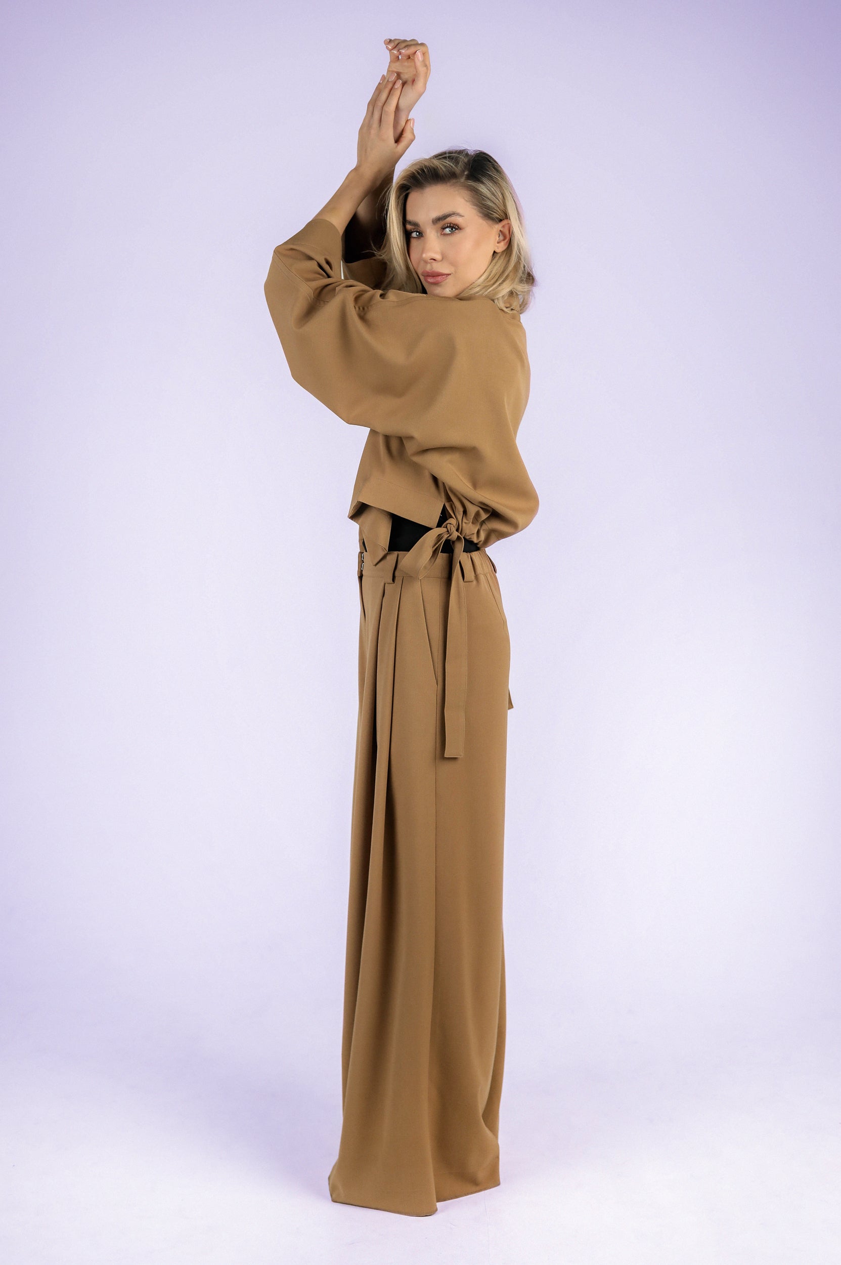 Nunoro - Skrátený kabátik JAN - Modelka v pohybe 
