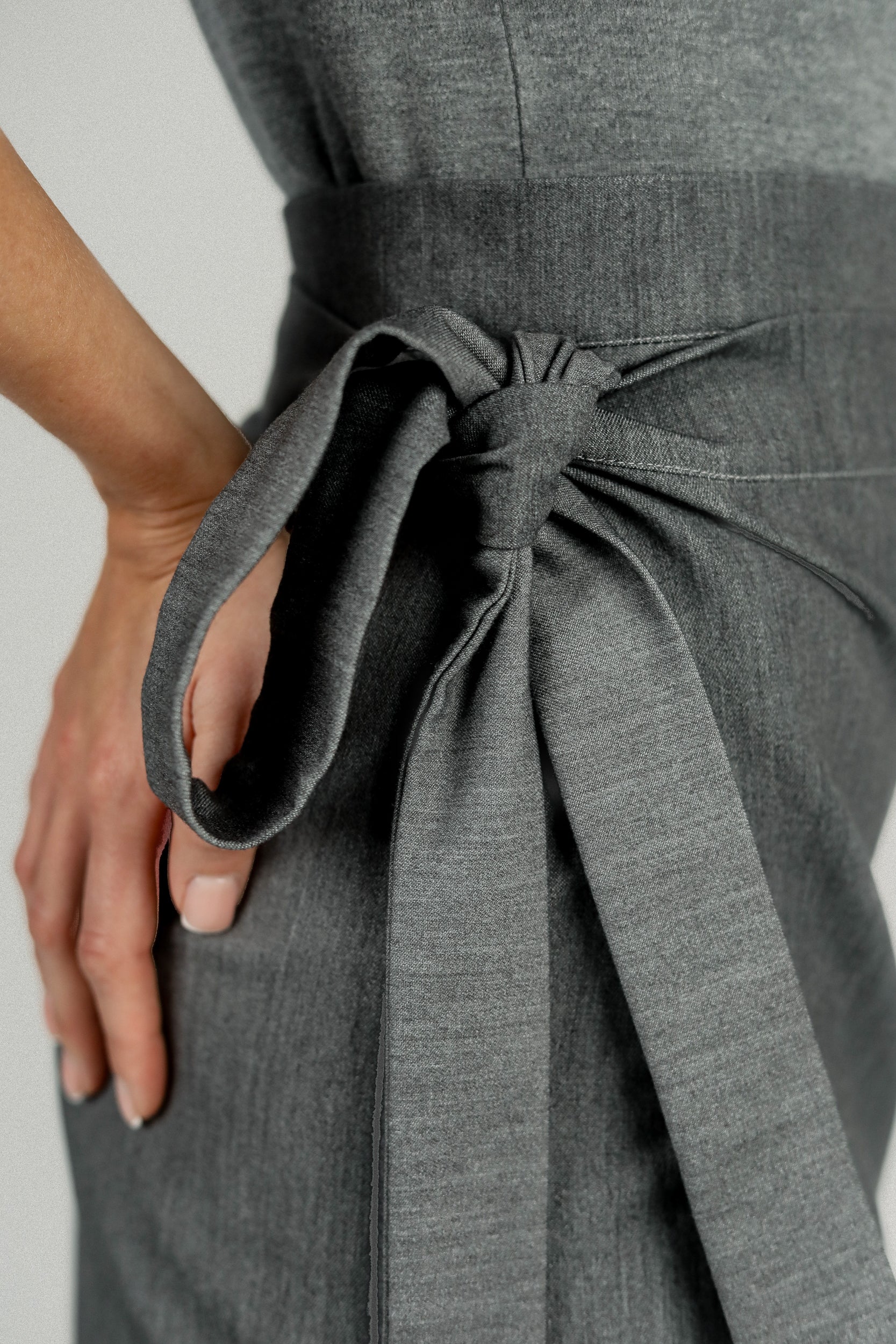 Nunoro - Zavinovacia sukňa SAMBA - Detail šitia a textúry materiálu

