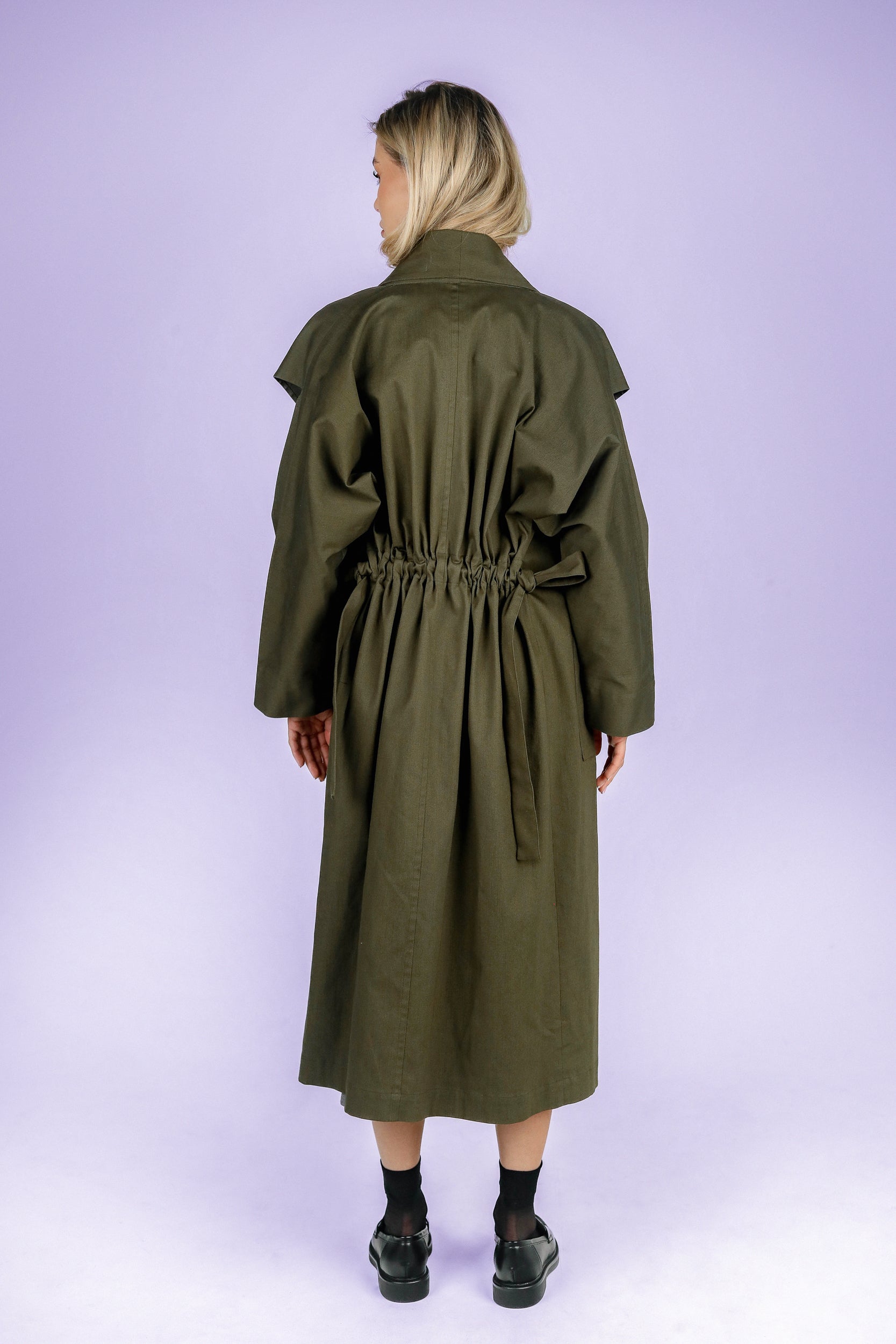Nunoro - Trenchcoat CANDU s variabilnými rukávmi - Pohľad zozadu