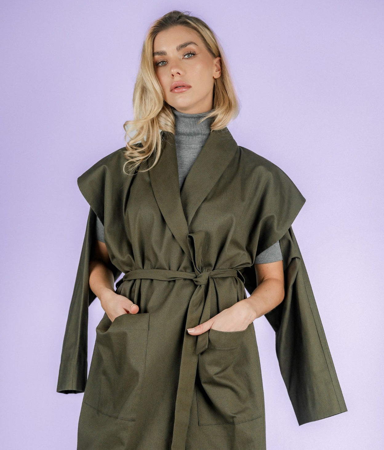 Nunoro - Trenchcoat CANDU s variabilnými rukávmi - Pohľad spredu na produkt